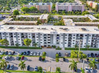 1301 NE 7th St APT 405, Hallandale, FL 33009