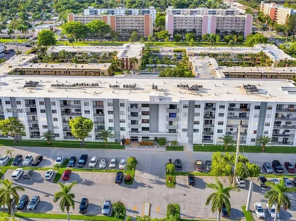 1301 NE 7th St APT 405, Hallandale, FL 33009