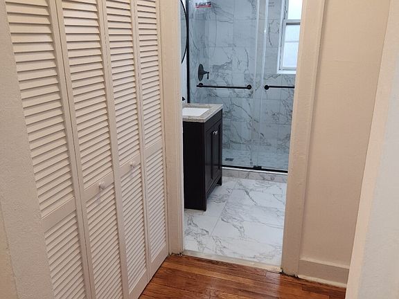 5th image of 2805 W Lunt Ave #E2