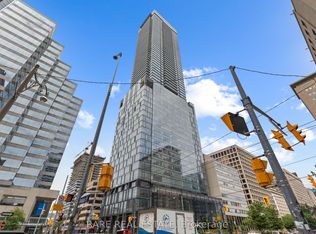 488 University Ave #3910, Toronto, ON M5G 0C1