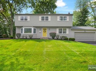 242 Ellin Dr, Park Ridge, NJ 07656