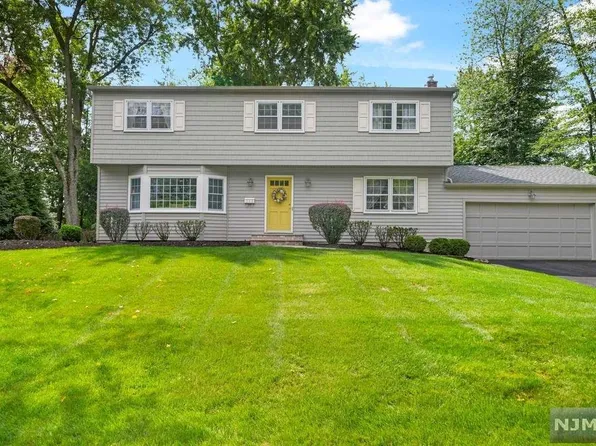 242 Ellin Dr, Park Ridge, NJ 07656
