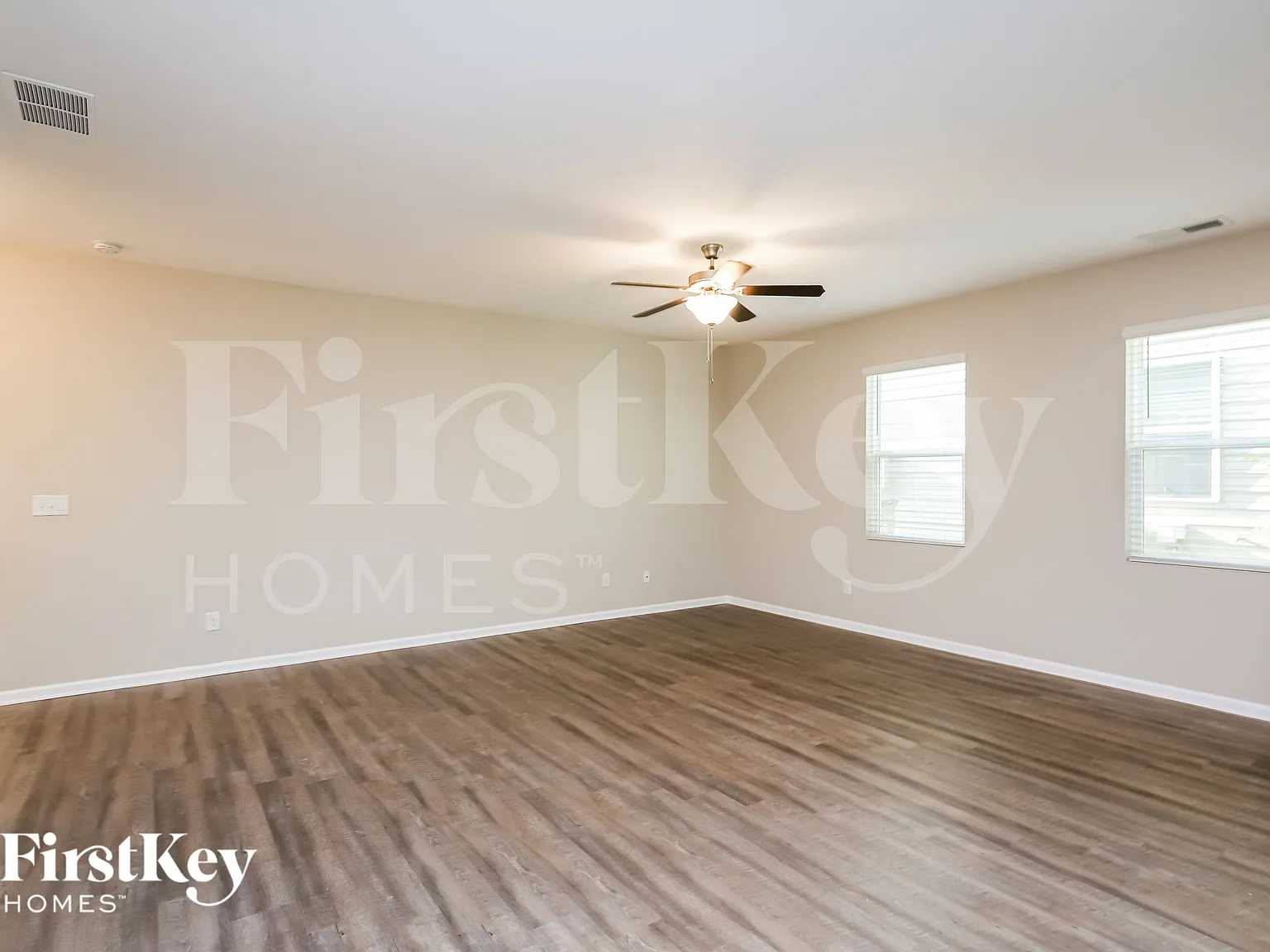 3 bed, 2.5 bath, 1914 sqft, $2,055 — Photo 3