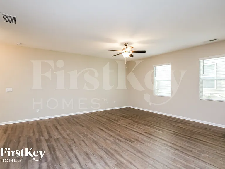 19 Ruthie Ln N — Photo 3