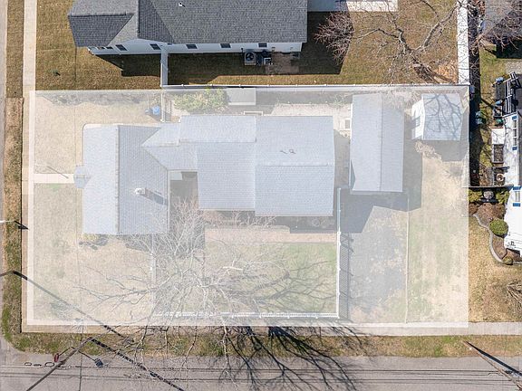 3rd image of 1201 Rose Hill Pkwy N