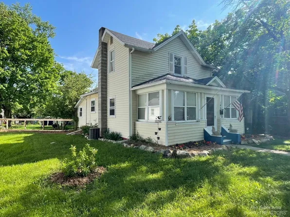 146 E Summit St, Chelsea, MI 48118