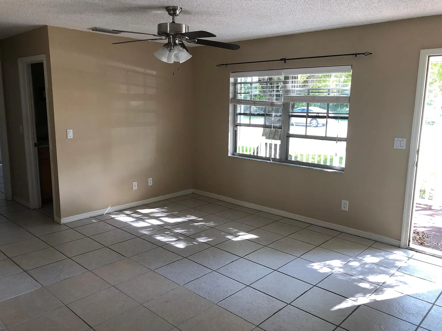 3 bed, 1300 sqft, $1,800 — Photo 2