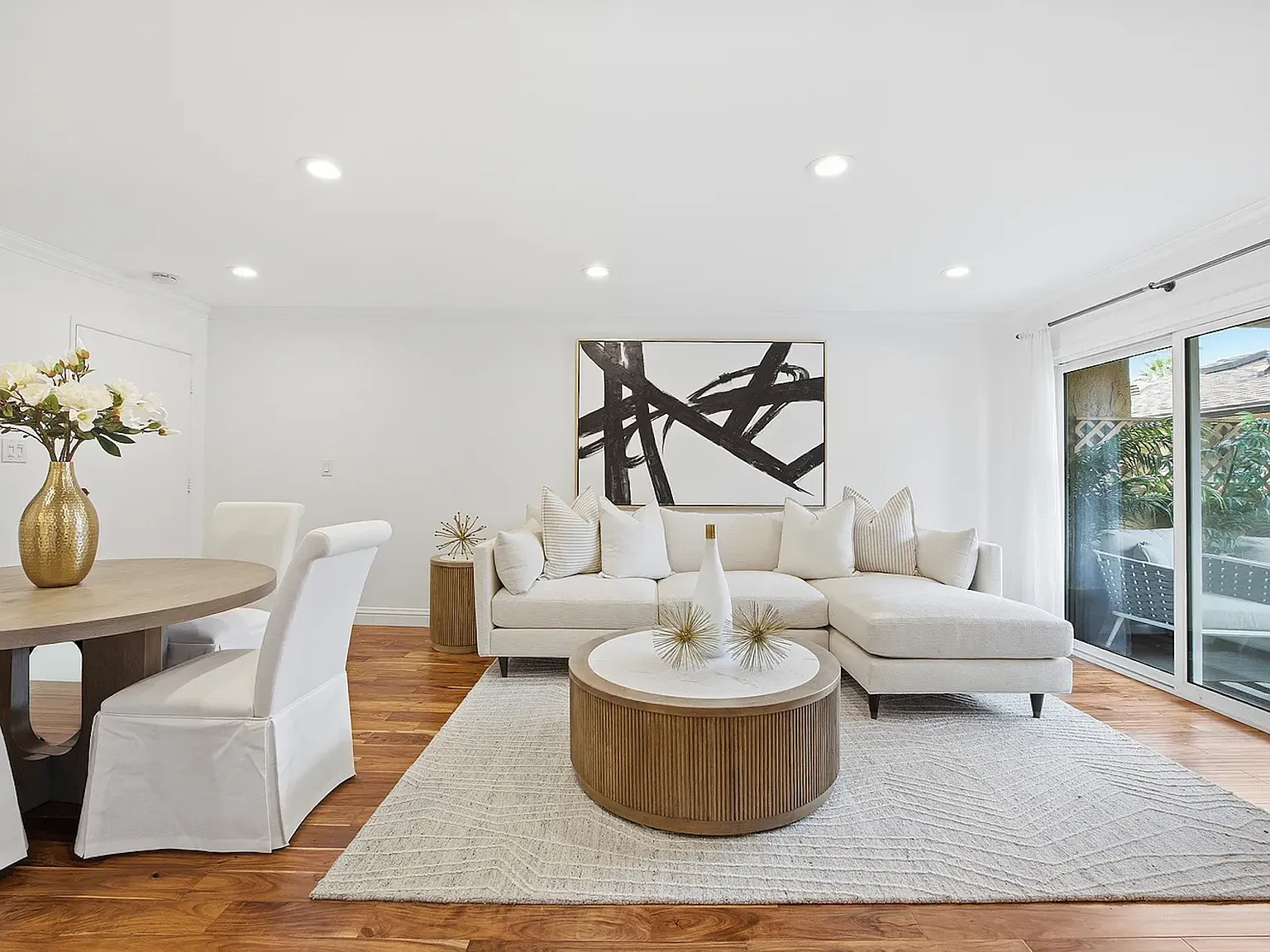 2 bed, 1000 sqft, $2,850 — Photo 2
