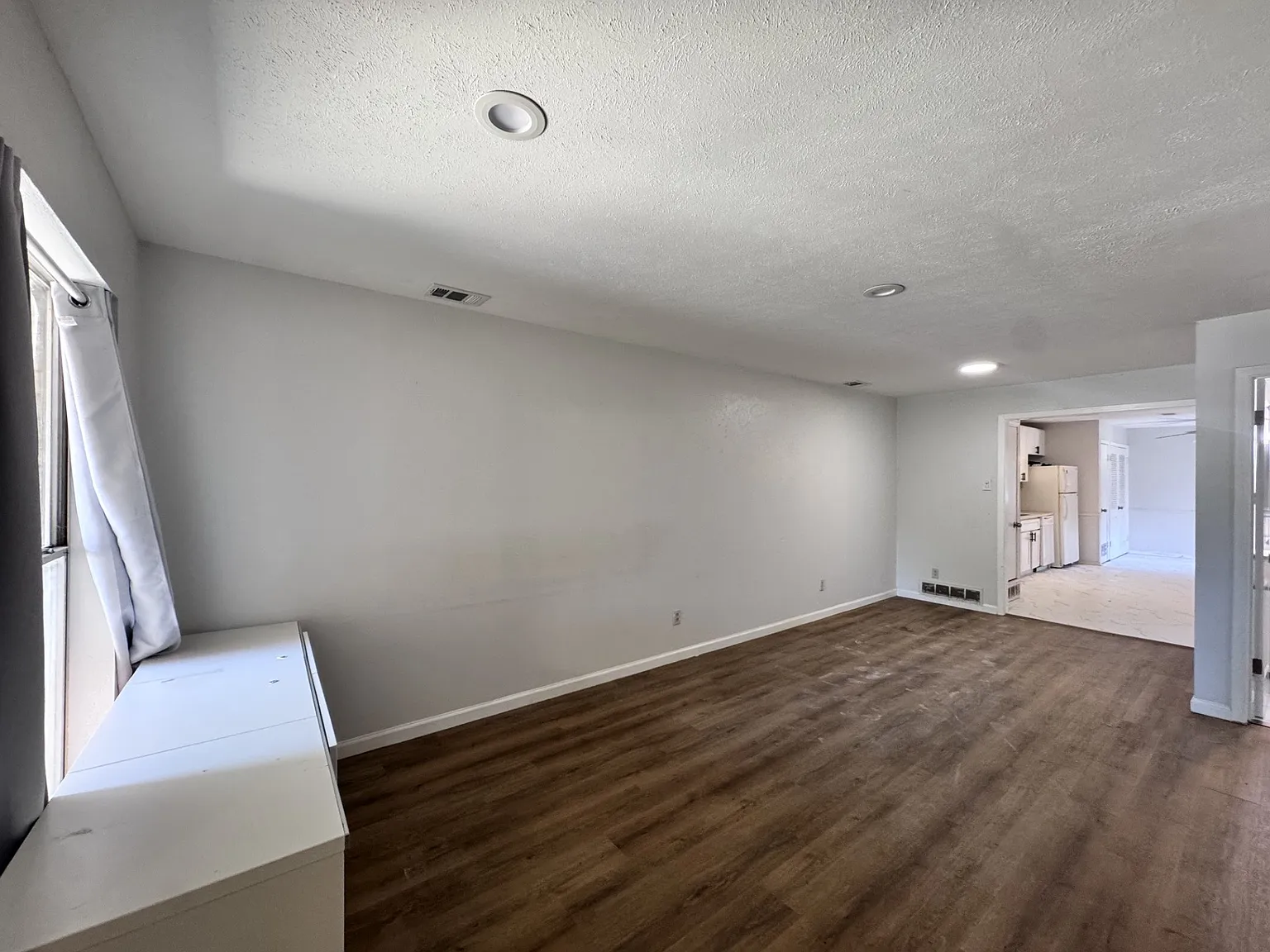 3 bed, 1260 sqft, $2,700 — Photo 4