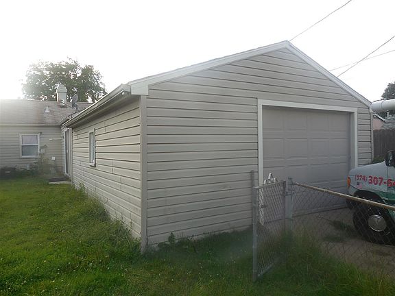 4th image of 818 S Middleboro Ave