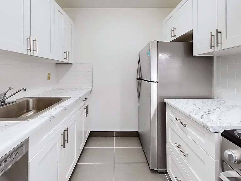 405 Sidney St — Photo 35
