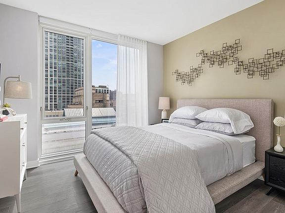 4th image of 24 W Randolph St #1310