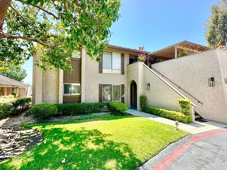 309 Ivy Ter — Photo 1