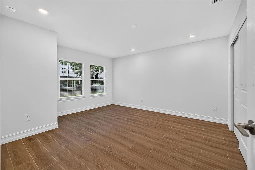 4 bed, 3.5 bath, 2410 sqft, $6,000 — Photo 3