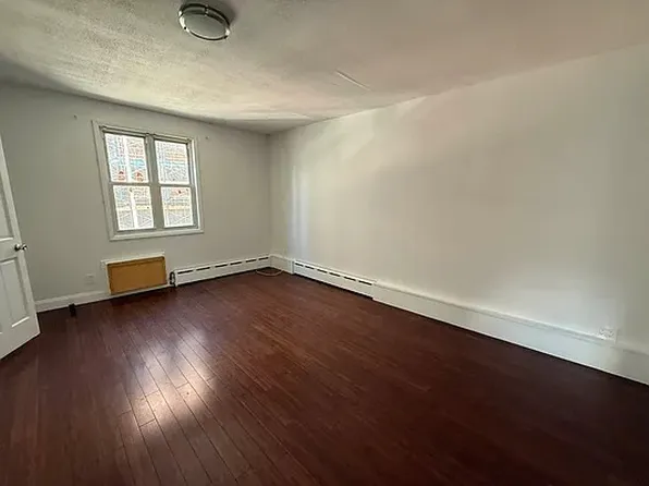 556 Sackett Street image 1 of 9