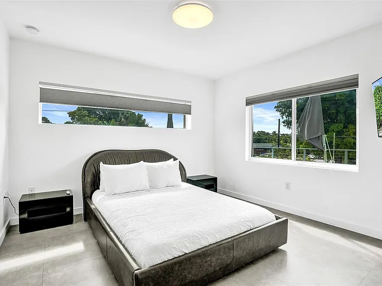 1601 NW 6th Ave — Photo 9