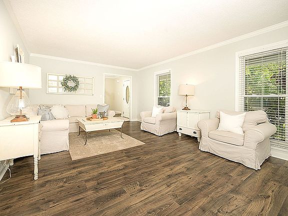 5th image of 102 Fairspring Ct