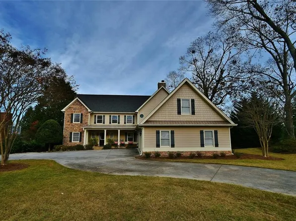 1574 Riverside Dr, Gainesville, GA 30501