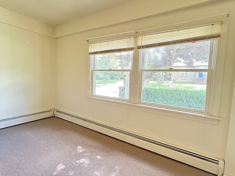 434 W Walnut St — Photo 19