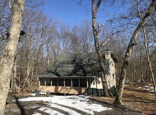 326 Gold Finch Rd, Bushkill, PA 18324