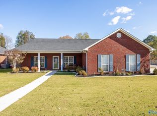 1928 Red Sunset Dr SW, Decatur, AL 35603