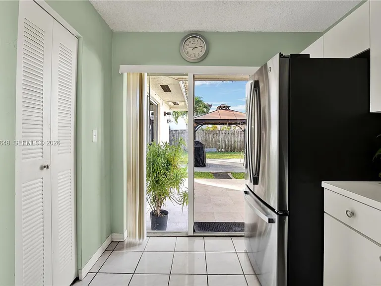 14138 SW 164th Ter — Photo 4