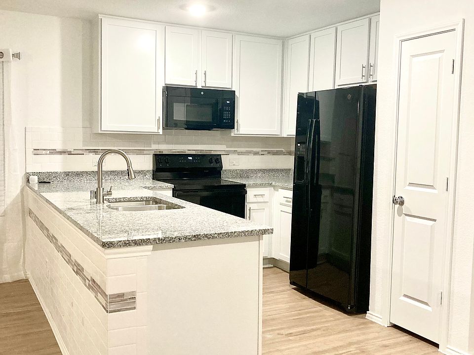 The kitchen has a garbage disposal, fridge with water and ice, electric glasstop stove, dishwasher and microwave.