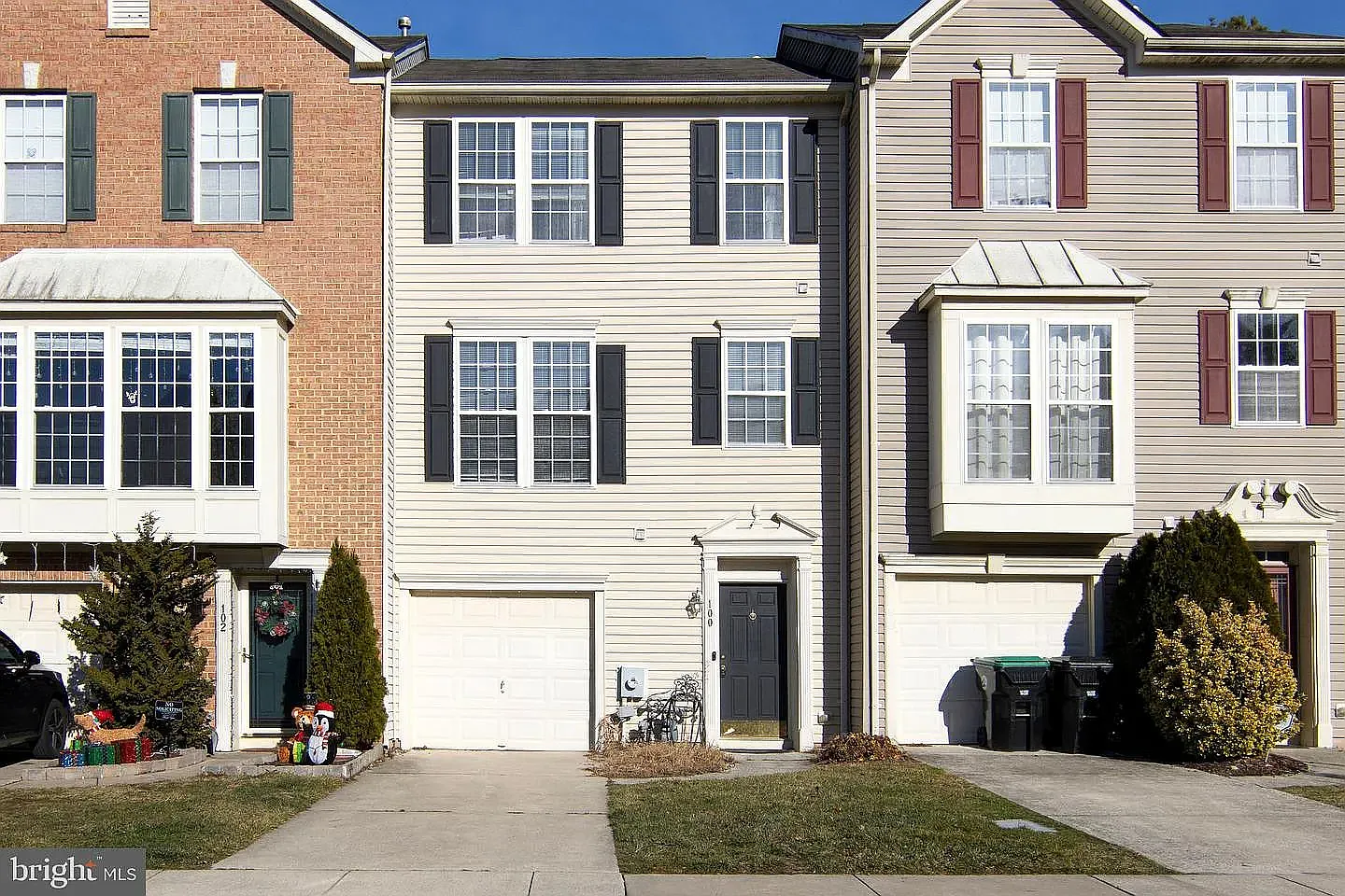 3 bed, 2240 sqft, $3,000 — Photo 1