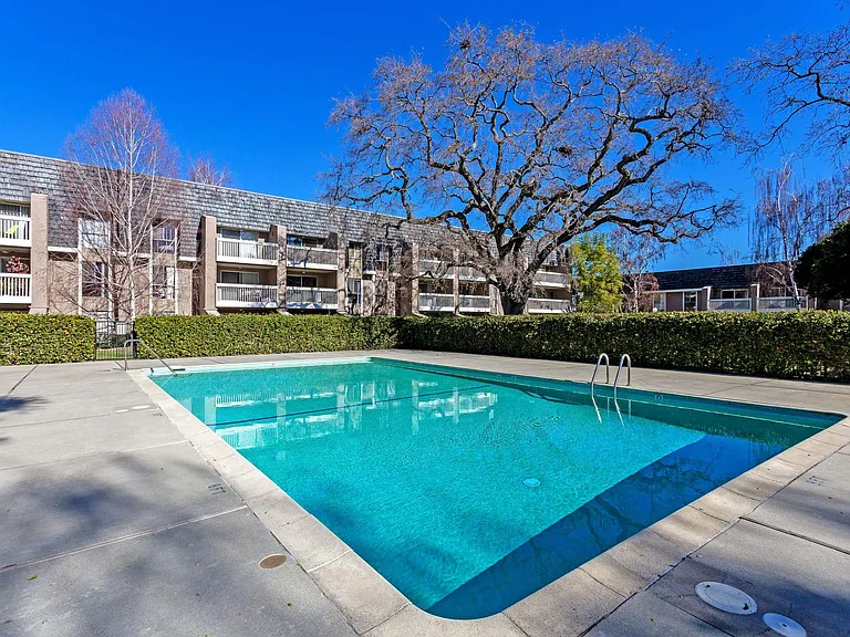 675 Sharon Park Dr #223 — Photo 31