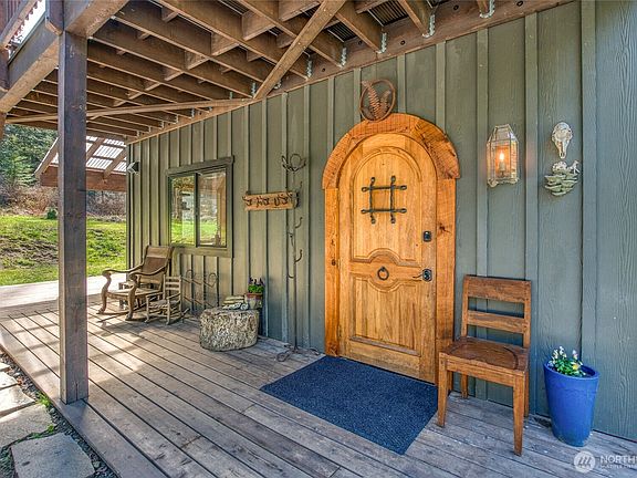 4th image of 653 Cedar Hill Road