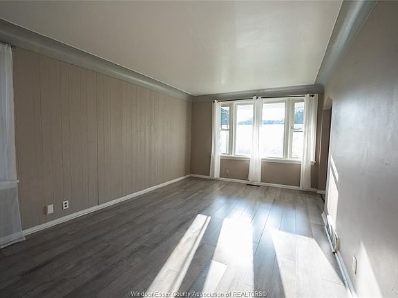 3rd image of 3555 Sandwich St