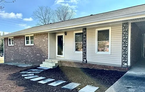 3052 Robinson Rd NE Photo 1