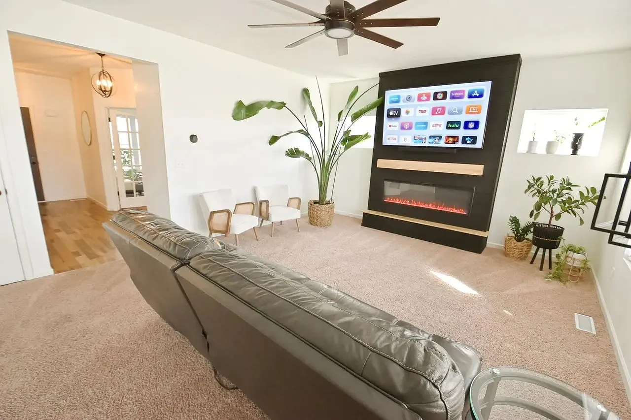 4 bed, 2.5 bath, 2400 sqft, $3,100 — Photo 4