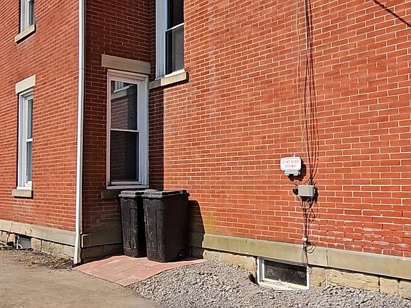 2nd image of 380 Brusselles St #B