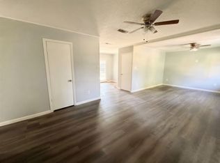 221 Mockingbird Dr, Hooks, TX 75561