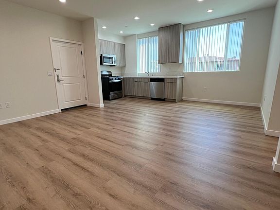 3rd image of 8827 Van Nuys Blvd #105