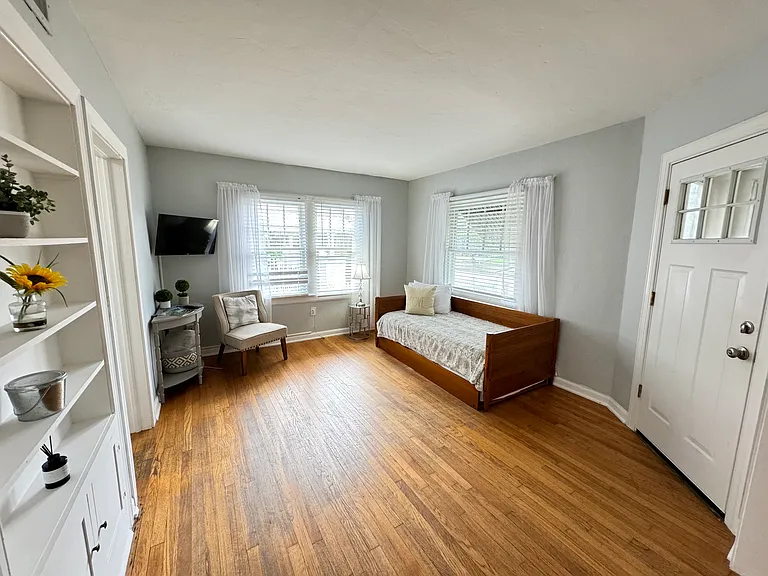 607 E Harwood St #609 — Photo 5