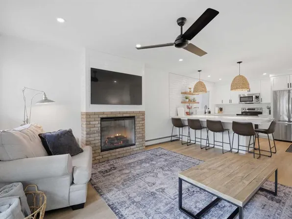 4415 N Lakeshore Dr #2, Sylvan Lake, AB T4S 1C7