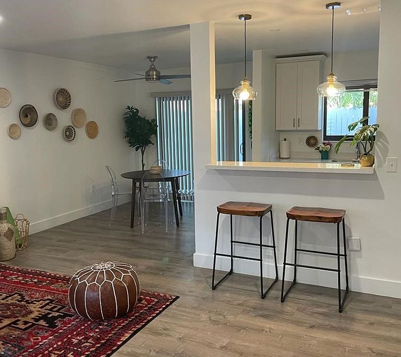 1st image of 2915 Center St #2917