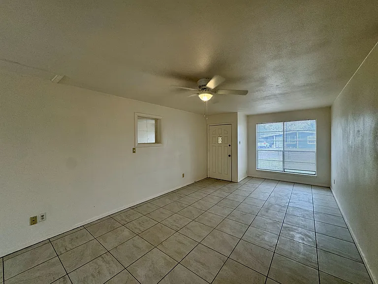 1104 Siesta Dr — Photo 14