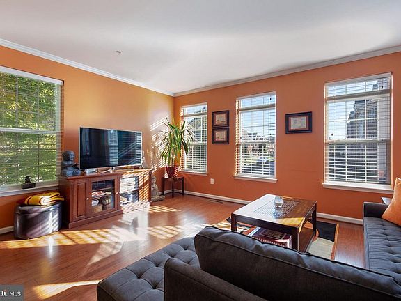 4th image of 625 Highland Farms Cir