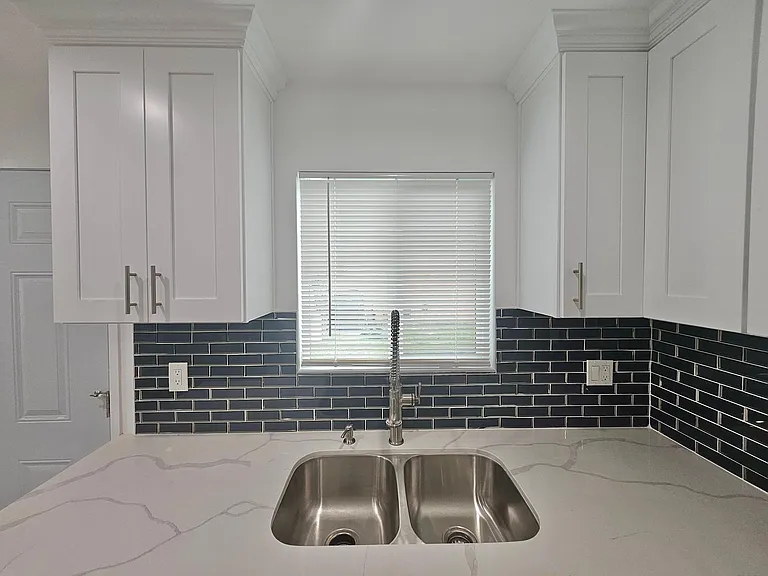4192 S Harvard Blvd #1 — Photo 4
