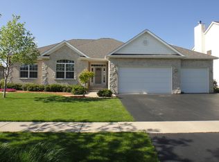 209 Alden Dr, Sycamore, IL 60178