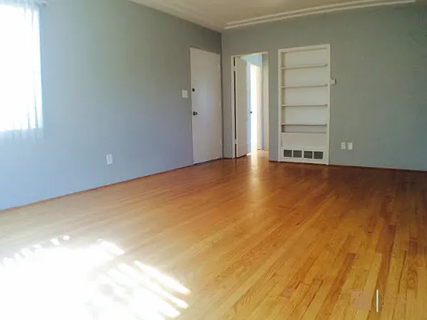3422-24 Albert St — Photo 7