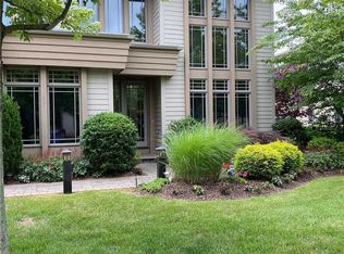 15 Holiday Pond Rd, Jericho, NY 11753