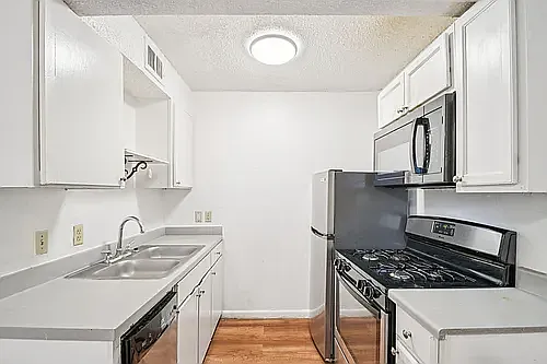 Carrells Apartments — Photo 24