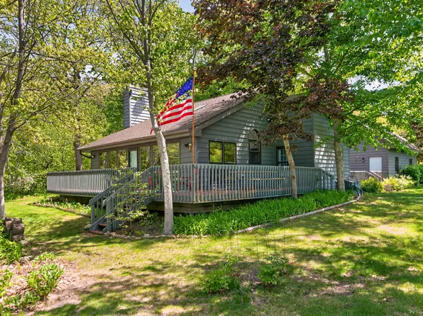1110 White Pine Dr, Dixon, IL 61021