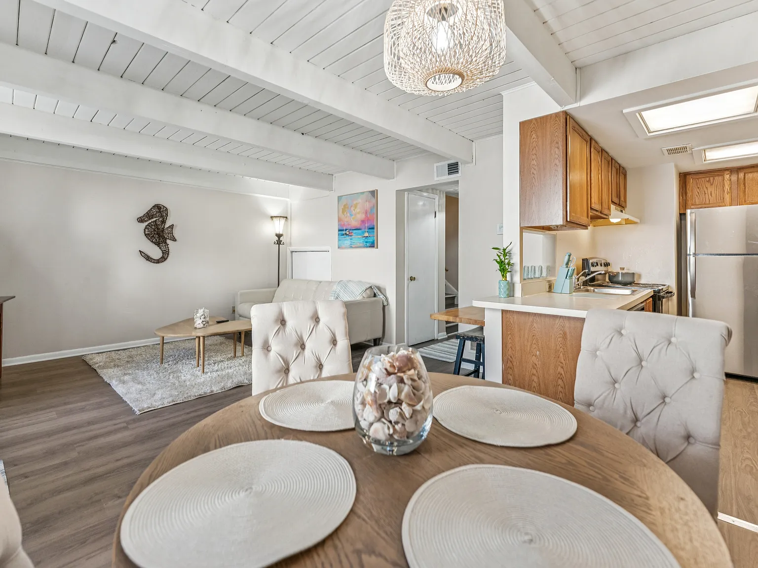 2 bed, 1.5 bath, 952 sqft, $2,000 — Photo 1
