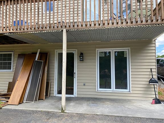 3rd image of 131 Lake Dr APT 3
