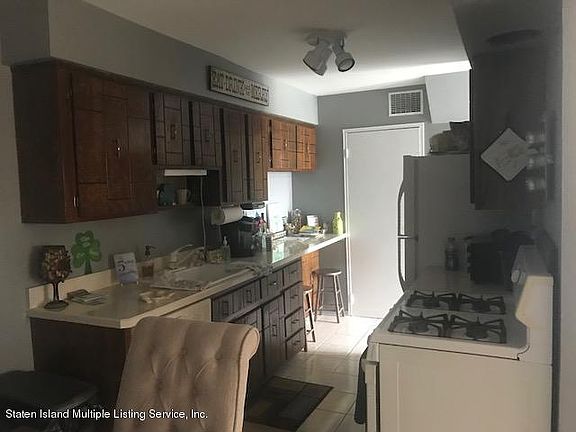 5th image of 450 Caswell Ave #1